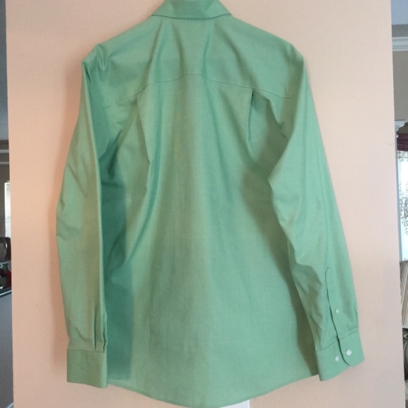 🎁 New Cutter & Buck Disney Shirt - Picture 2 of 8